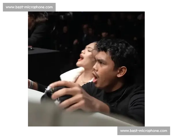 小舅子擂台激战!罗唐场外急到 “罚站”,网友:姐夫比选手还紧张! 小舅子擂台激战!罗唐场外急到 “罚站”,网友:姐夫比选手还紧张!