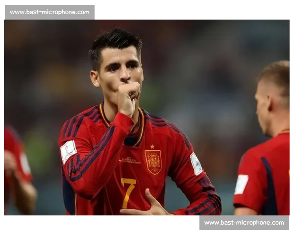 传承时刻！莫拉塔让袖标见证西班牙新老交替